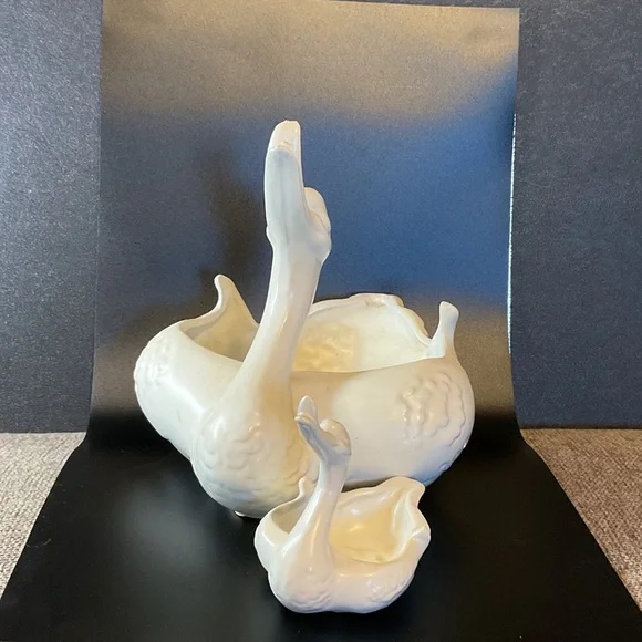 Elegant Hull White Swan Ceramic Sculpture Set - Picture 4 of 6